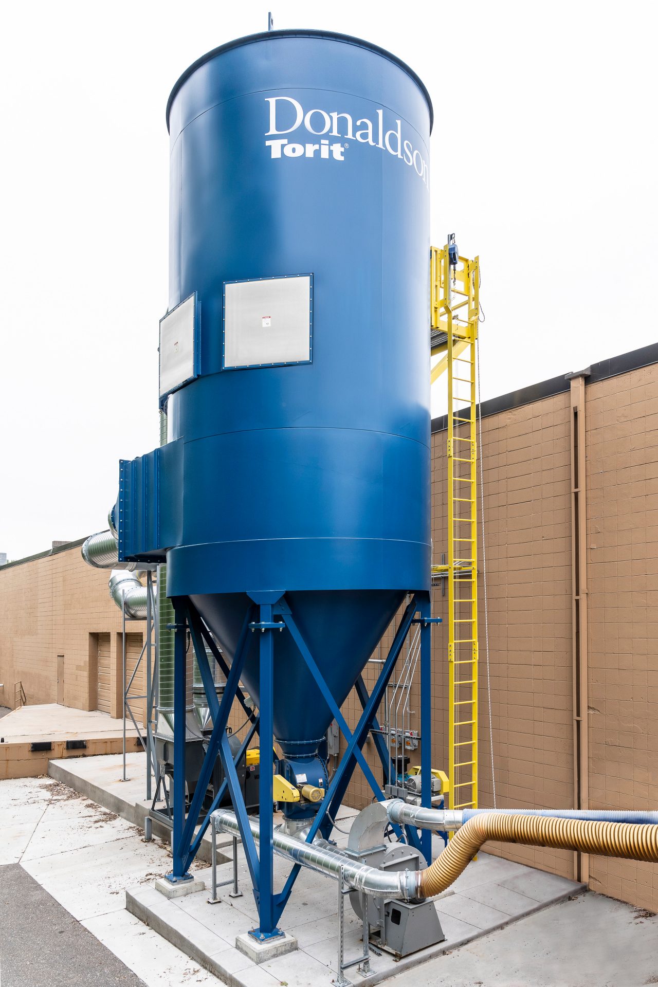 Donaldson RP Baghouse-Entstaubungsanlage bei Process Displays