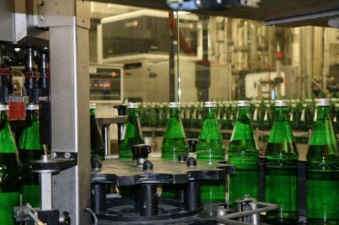 Image 1: Bottling natural mineral water at Haaner Felsenquelle in Haan/Germany