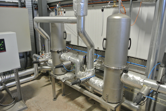 Image 4: Two stainless steel PF-IG housings contain eight P-GSL N 30" cartridges each