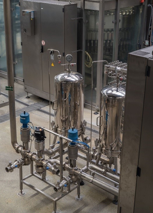 Las carcasas para líquidos PG-EG de Donaldson para la prefiltración y filtración final apoyan la filtración de agua mineral en la planta embotelladora de la Línea 5 para volúmenes de hasta 30 m³/h.