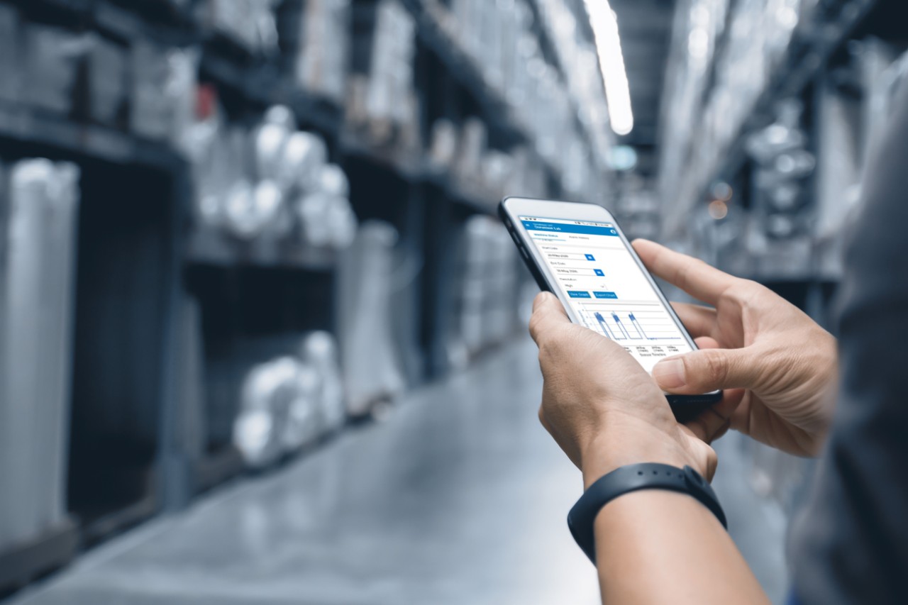 Un service de surveillance de la filtration connecté comme le service iCue™ de Donaldson peut aider les équipes de l’usine à mieux comprendre et maîtriser leur processus de dépoussiérage.