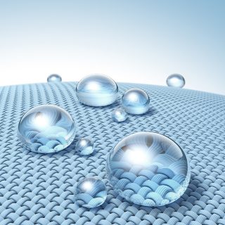 Illustrazione di repertorio: Fotolia_44304829_X.jpg foto di vere gocce d'acqua su una superficie tessuta