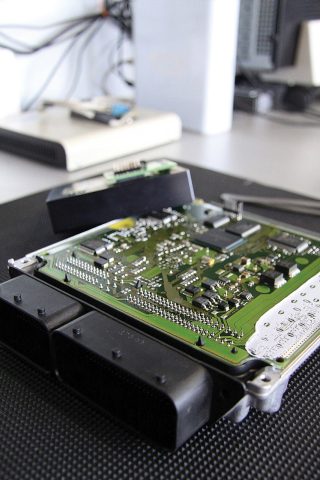 自動車用電気制御ユニット 