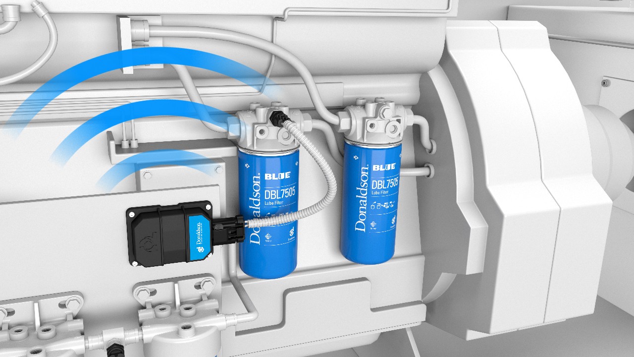 ダンプトラックに土を運ぶショベルカー。