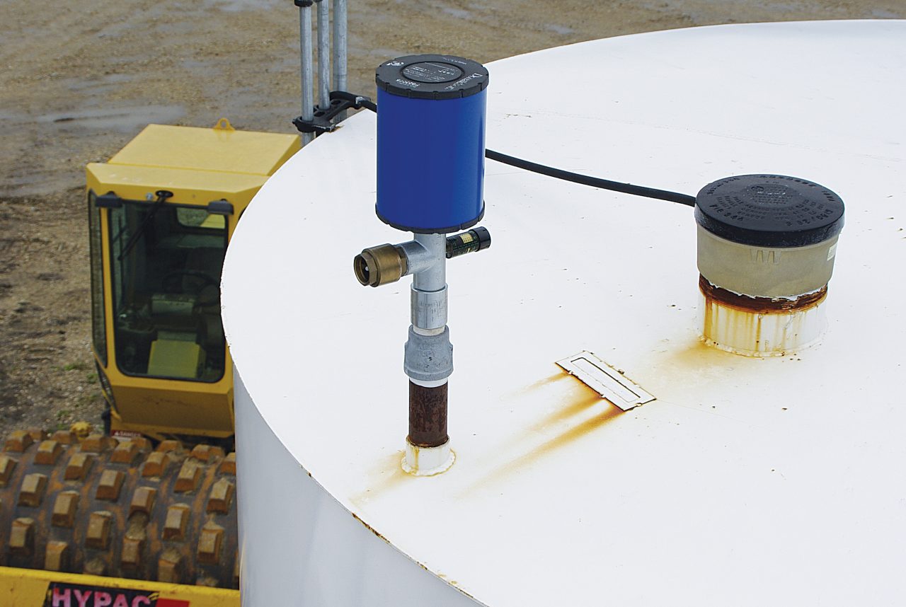 보호하다: 모든 Popp 탱크에 설치된 T.R.A.P. 브리더는 먼지와 수분이 벤트를 통해 유입되는 것을 방지합니다.